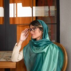 شال ویسکوز طیفی سبز کاریان سر مدل