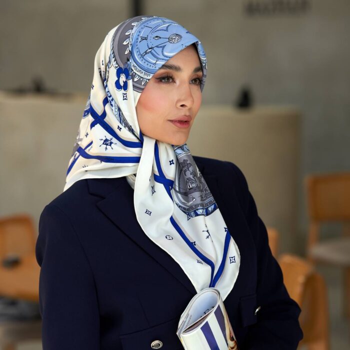 روسری ابریشم دور دستدوز طرح ال وی سفید سرمدل